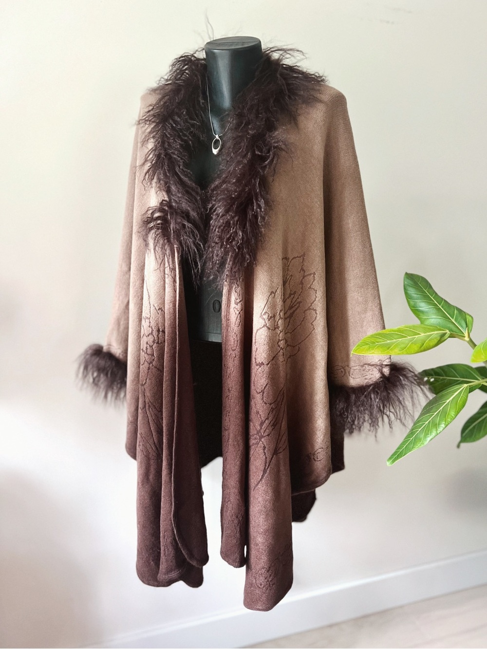 2001 Vintage Temptation | Fur-Trim Embroidered Poncho/Cape